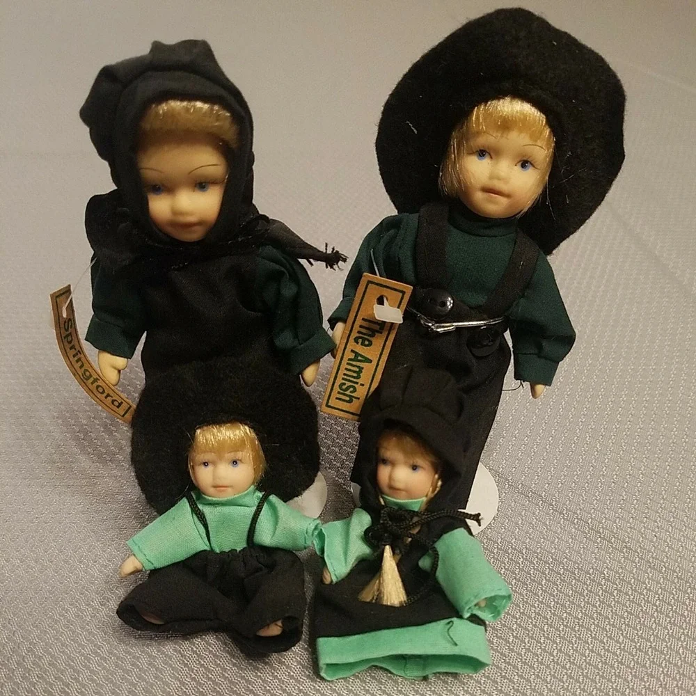 AMISH FAMILY SET‎ OF 4 porcelain Ornament Dolls